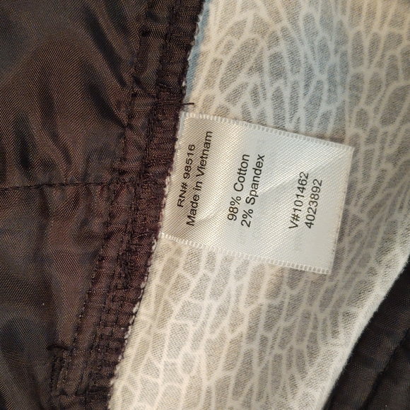Coldwater Creek Capri Pants with Vented Hem, Hidden Hook Close 4 - Picture 12 of 14